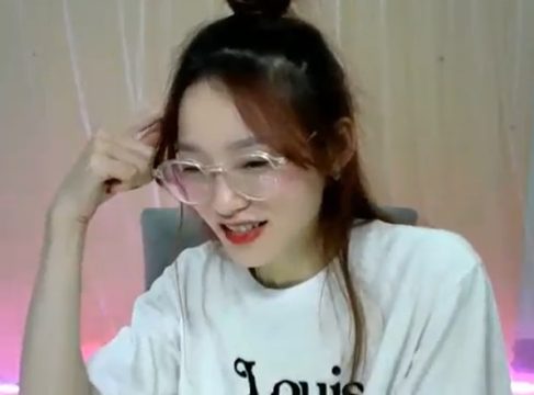 Filipina Idol Nari’s Steamy Solo Pleasure