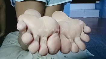 How Many Ropes Of Cum Would You Spurt All Over My Thick Filipino Feet?