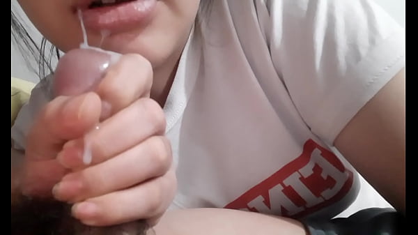 Filipina Girlfriend Sucks Her Man’s Cock Real Good