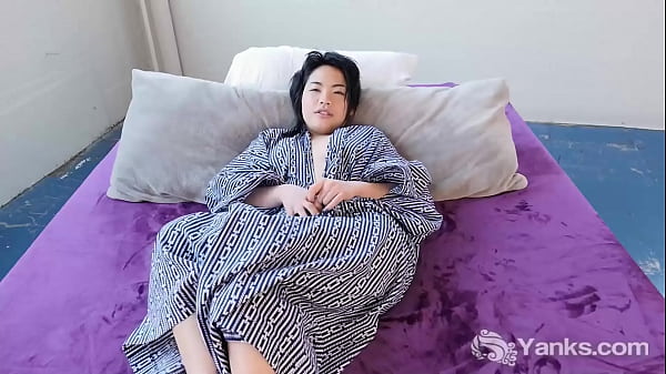 Yankee’s Amateur Asian Sweetheart Teasing Her Wet Cunt