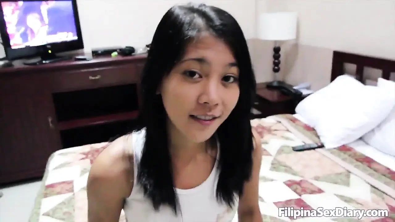 Petite Pinay Finds Smooth Talking Foreigner To Fuck